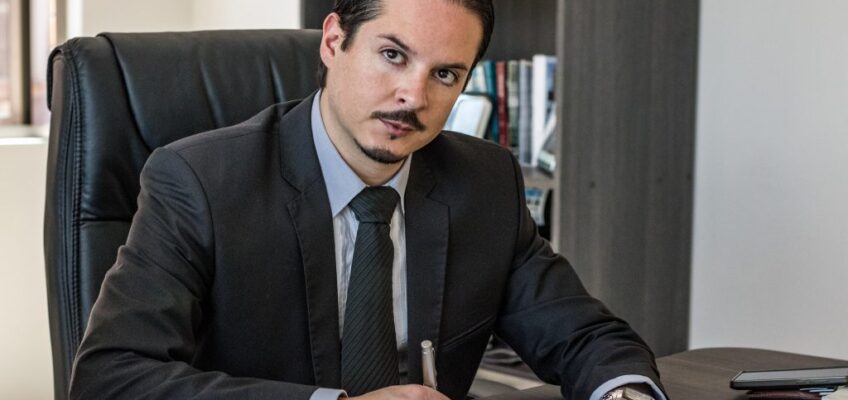 Dr. Martín Burbano de Lara Pérez